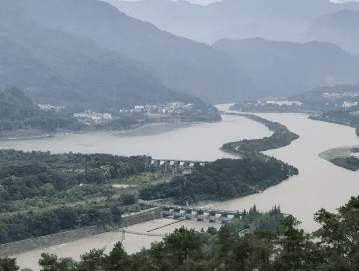 都江堰的历史是怎样的？都江堰是如何建造的？