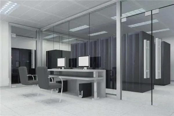 构建机房安全防护体系：物理、网络、系统、人员四维并重