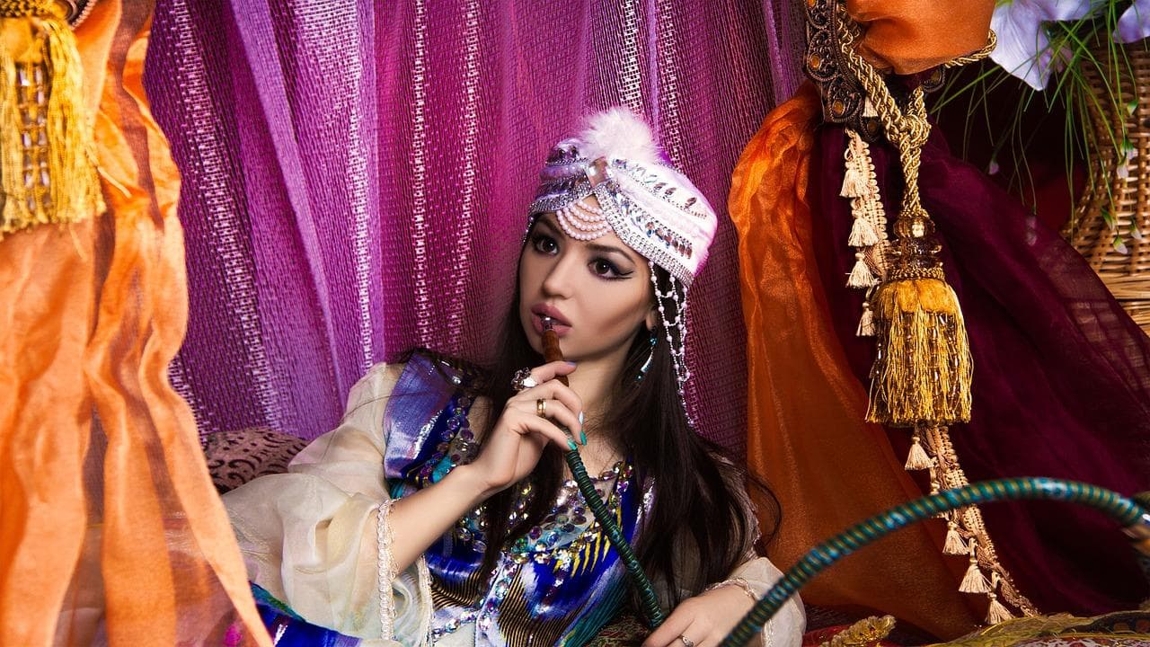 甄嬛传，深宫中的智慧与人性——从现代视角解析古代宫廷剧的魅力
