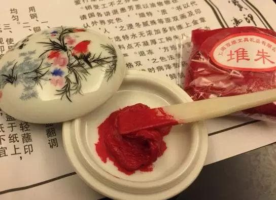 中国传统书画作品盖印章时需要注意什么？