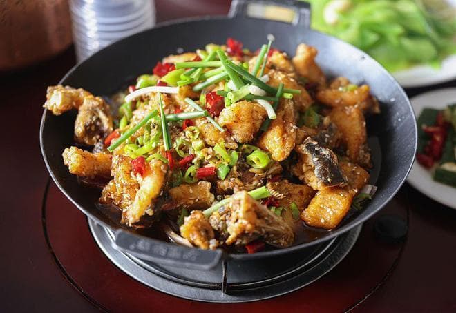 地锅鸡是哪里的特色菜