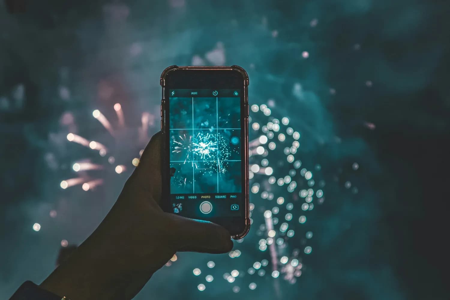 手机+美图秀秀：轻松拍出新年壁纸大片
