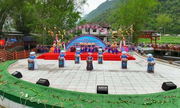 广西扁担文化节：一根扁担挑起民族团结