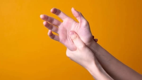 手掌变红居然是肝病！专家：手掌颜色变化或是身体状况信号灯