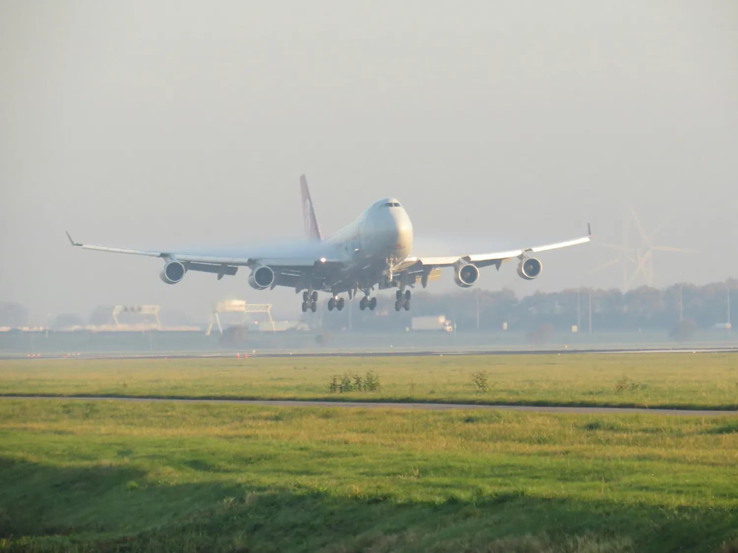 从纸飞机到运-20：揭秘机翼进化之旅
