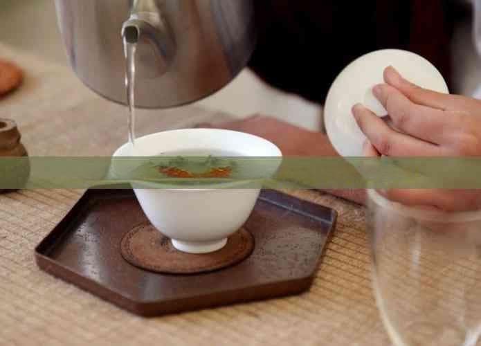 茶砖、茶饼与散装茶叶：哪个更具品质优势及适宜饮用场合分析