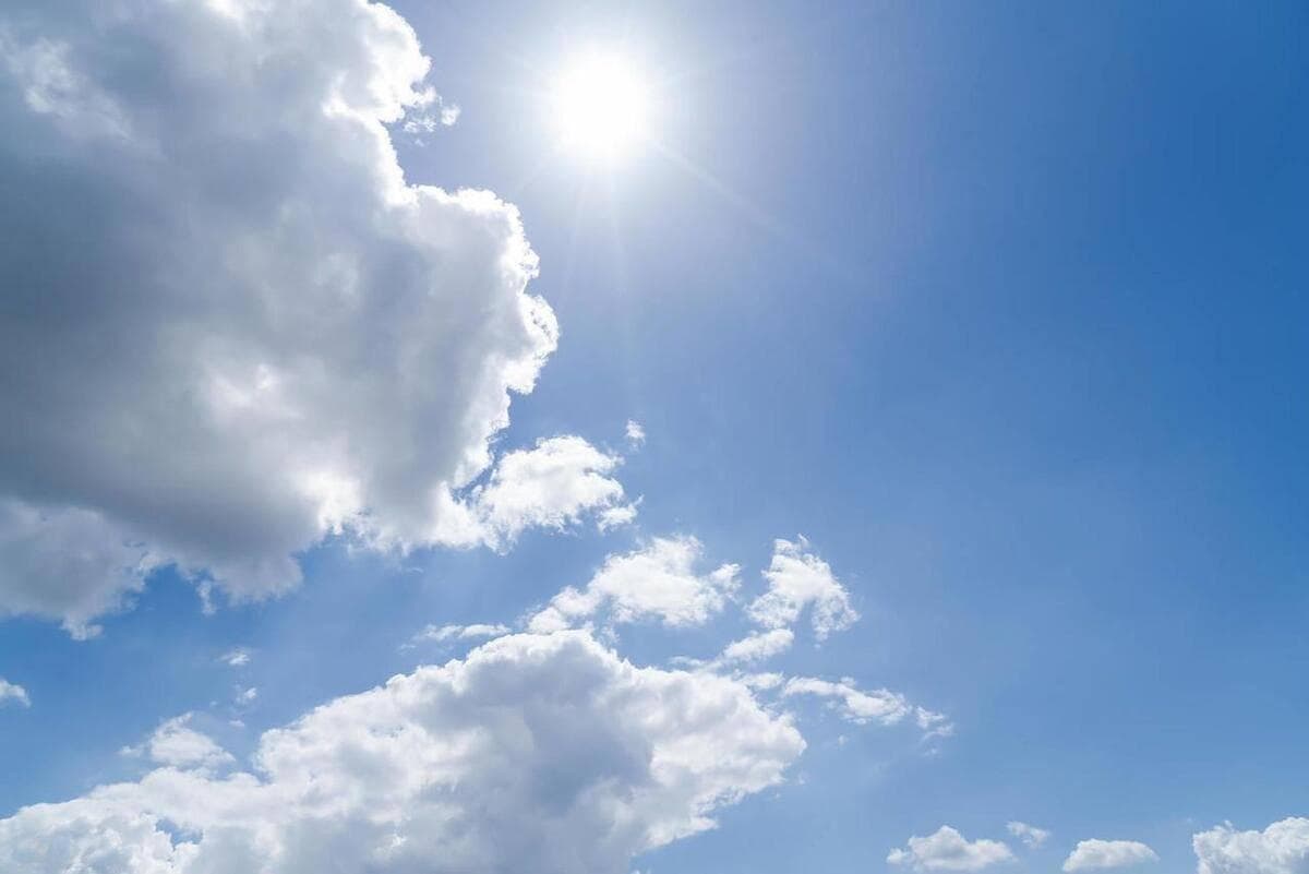 同样受到太阳的照射，为什么地球有昼夜之分，而太空却常年黑暗？