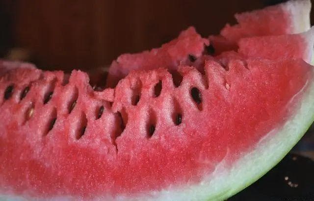 孕妇能不能吃西瓜？西瓜美味，孕妇可适量享用
