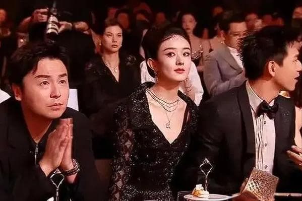 从“避嫌”到“女王”：赵丽颖的星光大赏之夜