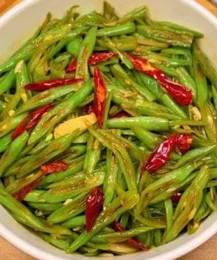 清炒四季豆：健康餐桌上的绿色佳肴