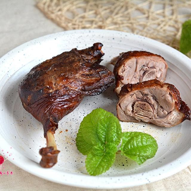 香烤鸭腿：外酥里嫩的美味享受