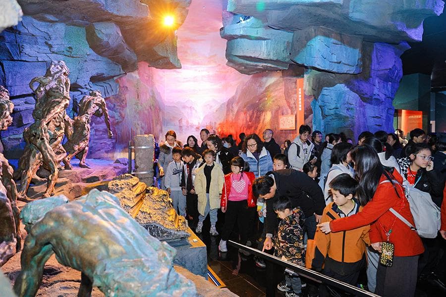 “蚂蚁找书”怀旧书集走进三峡博物馆 带青少年探索感受三峡文化