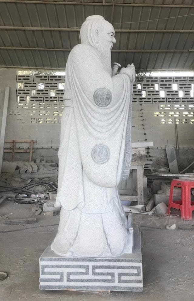 石雕孔子像设计元素揭秘：儒家文化的艺术呈现