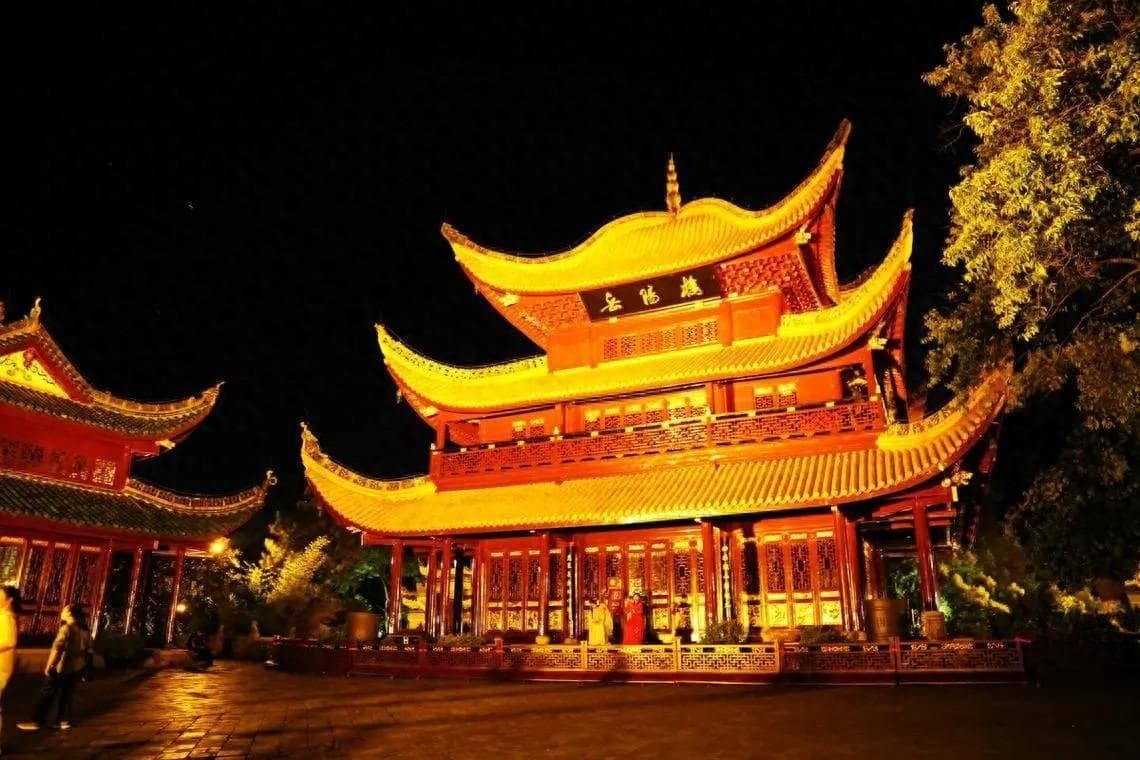 黄鹤楼和岳阳楼，到底谁更出名？