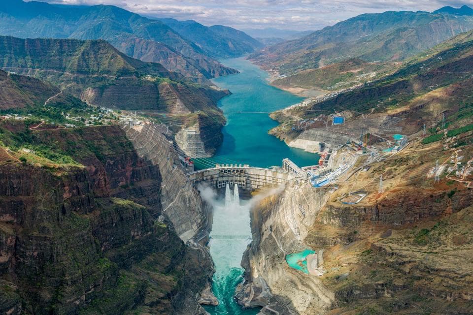 白鹤滩水电站正式投产发电，晋升世界第二大水电站