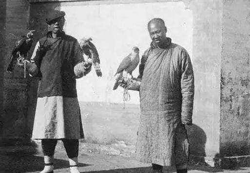 清朝已经灭亡107年，14万的皇室成员哪去了？