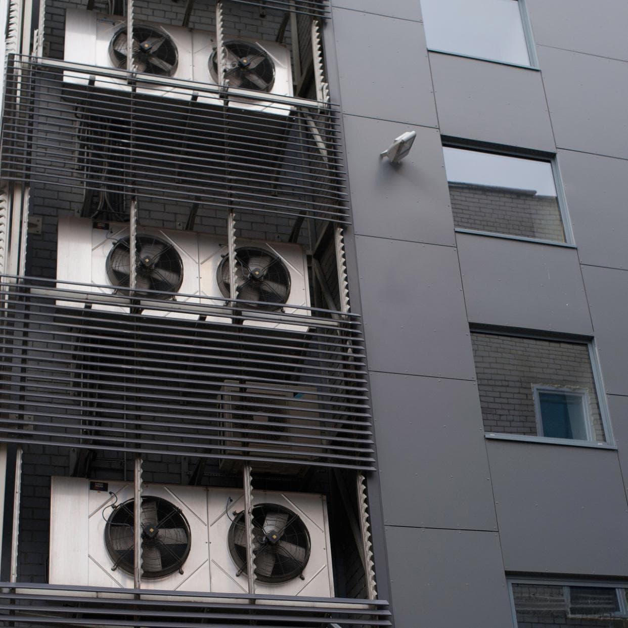 空调耗电量揭秘：立式空调一小时接近10度电？