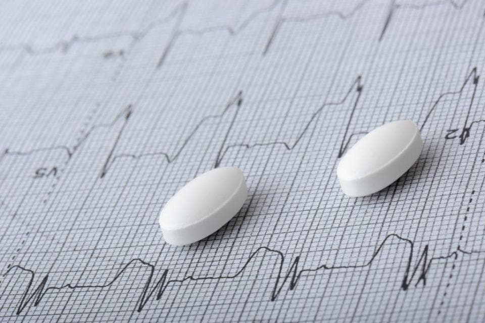 阿托伐他汀和匹伐他汀相比较，谁的疗效更好？谁的副作用更大