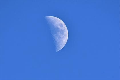 月亮10宫：情感直觉与职业成就的关联