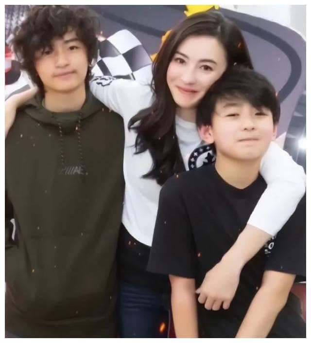 张柏芝复出：大儿子11岁跳级，二儿子9岁说流利英语