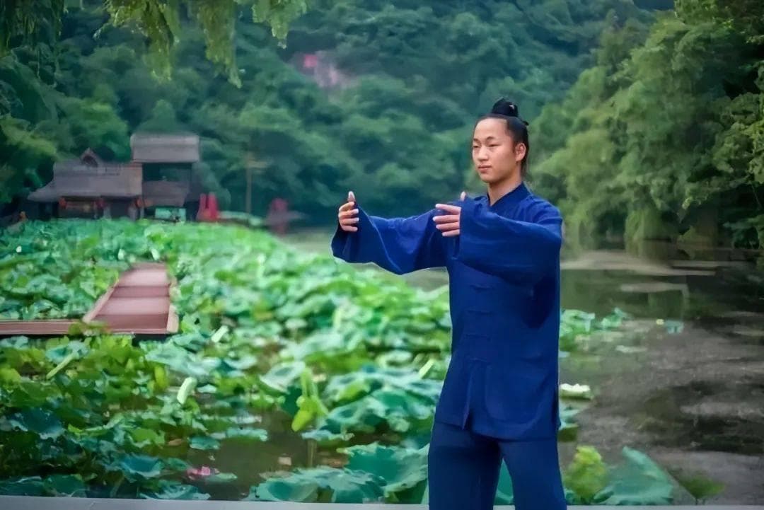道家站桩功的奥秘：从不动中求速动，固本培元之道！