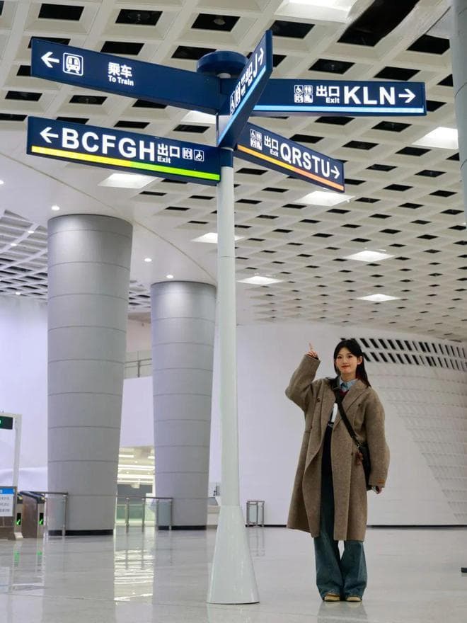 武汉地铁11号线光谷广场站出行指南：360°环形设计与创新导航系统