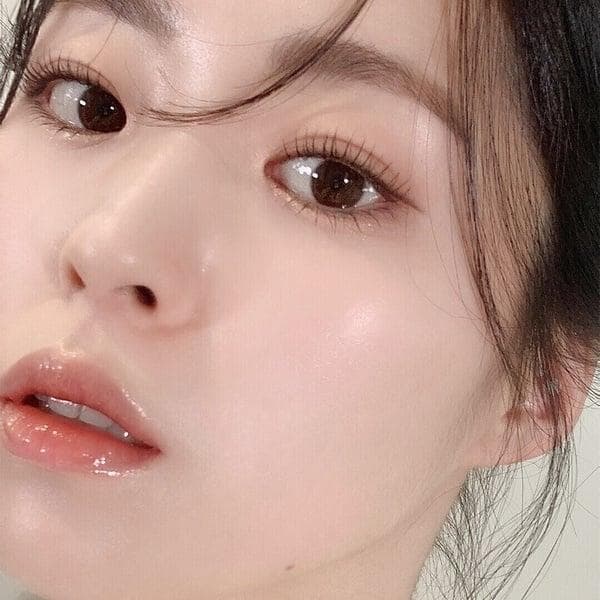 底妆更平整膨亮！底妆后高光打亮画法，凹陷提亮、修饰毛孔有感，轮廓更紧实细致