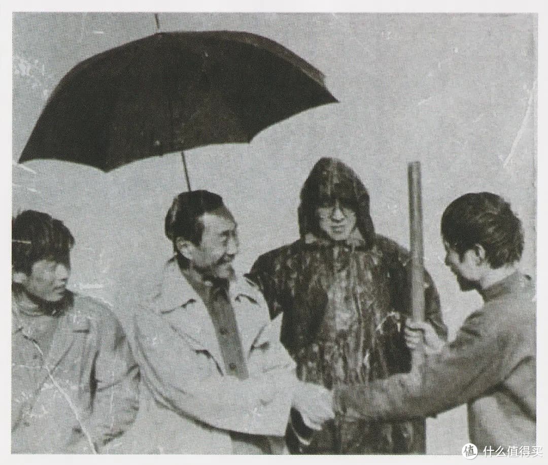 背靠背，脸对脸