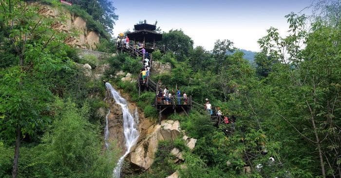 九如山瀑布群：中国北方少有的、独具特色的大型自然生态景观