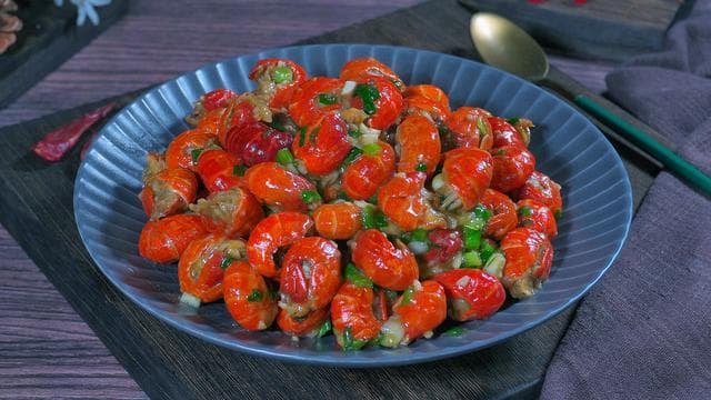蒜蓉龙虾尾，最忌焯水直接炒，多加这一步，蒜香浓郁，鲜嫩不发腥