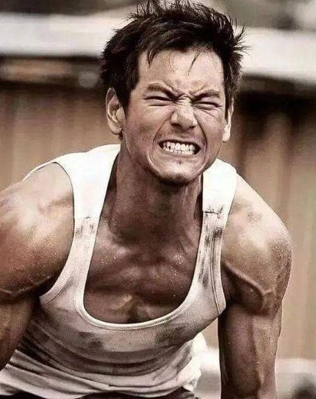 娱乐圈肌肉男神：脱衣有肉，穿衣显瘦，自律的男明星有多迷人