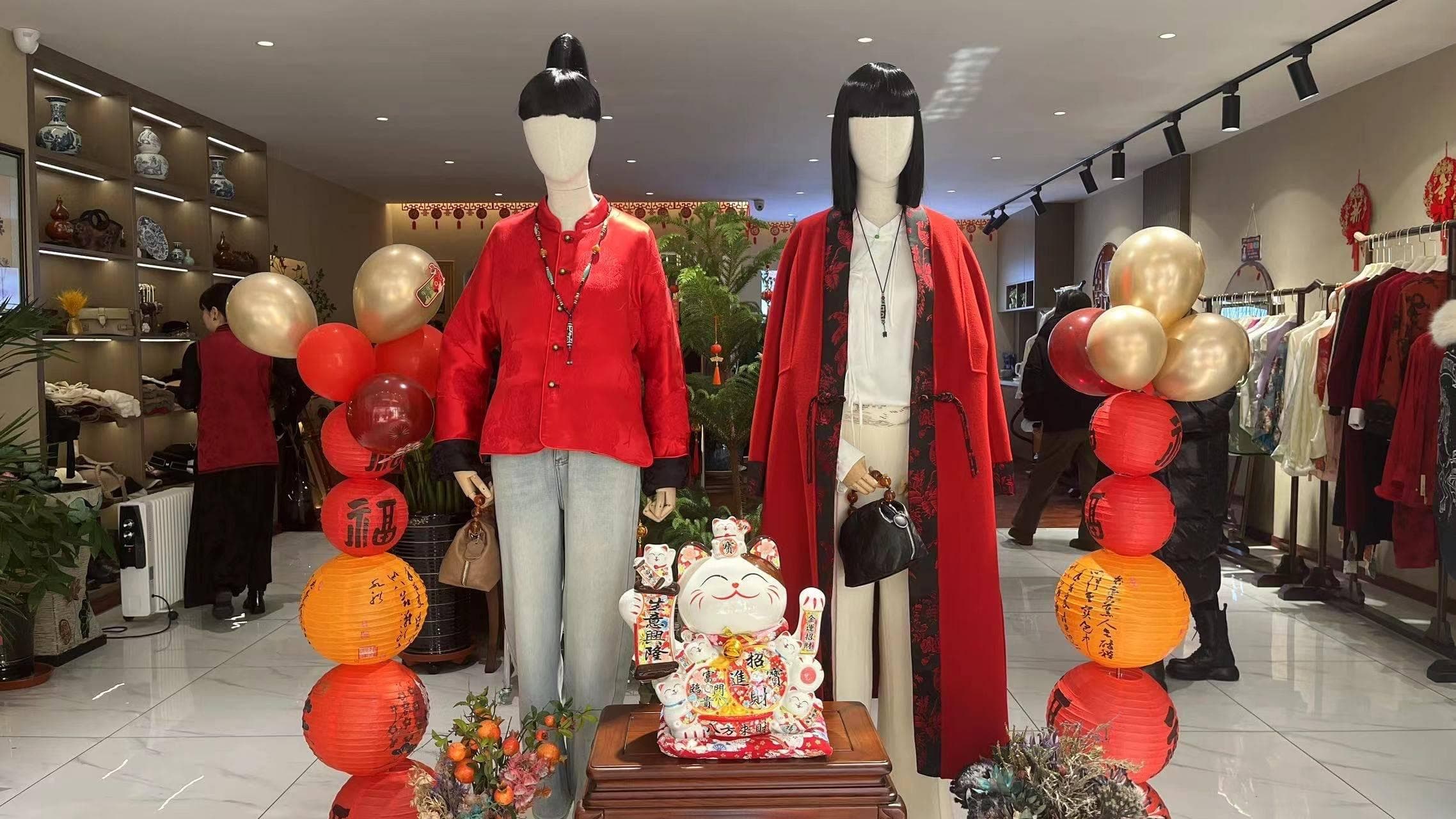 春节前夕汉服市场迎消费热潮，“新中式汉服”搜索量激增683%