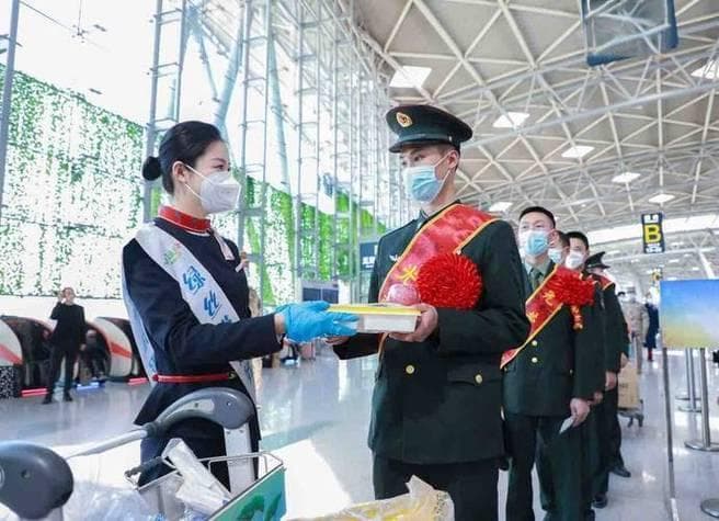多家航空公司推出退役军人优待政策：机票打折与优先值机