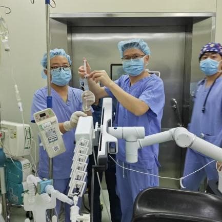 国产“机器人”导航 助力切除肺结节更精准