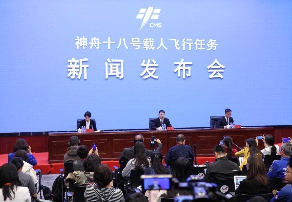 神舟十八号丨我国载人登月正按计划开展研制建设 第四批航天员即将完成选拔