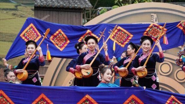 “上头”！唱山歌、抛绣球 广西花式迎接“三月三”