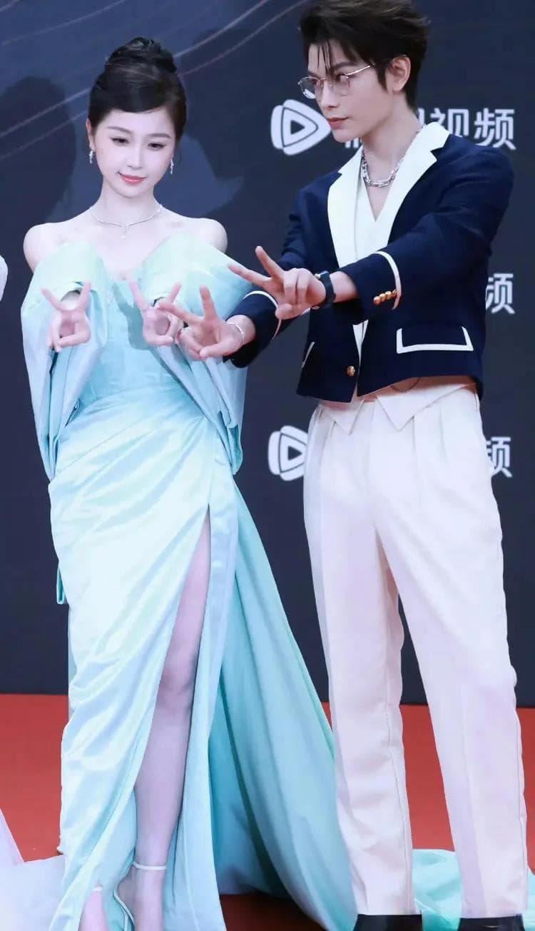 星光大赏三大CP甜度爆表！粉丝疯狂磕糖停不下来