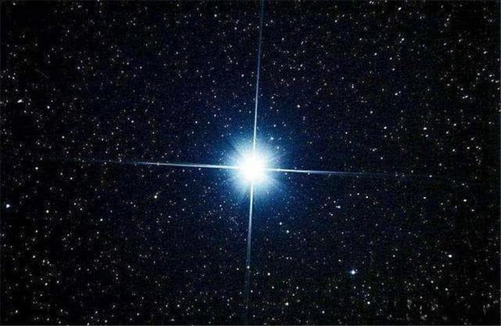 天狼星的光芒为什么比其他恒星更耀眼？
