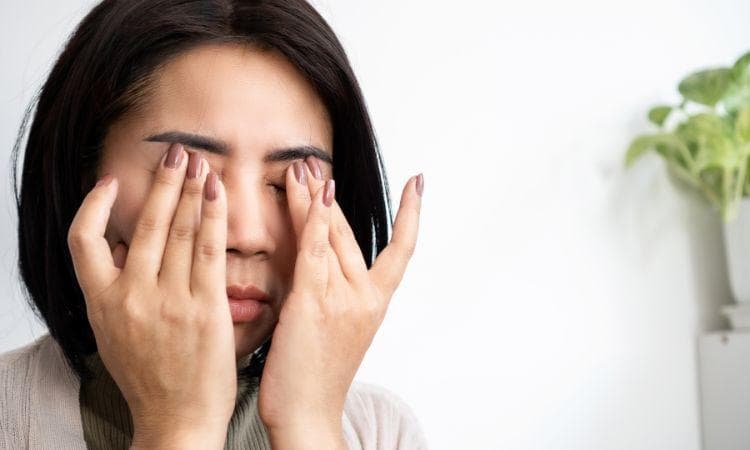 现代人必看！缓解眼睛疲劳与过敏 5 大方法，4 大穴位＋6 种护眼食物大公开