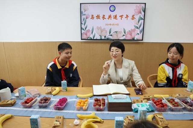 语文练习题能不能简单点？学生与校长共进下午茶提出“犀利”建议
