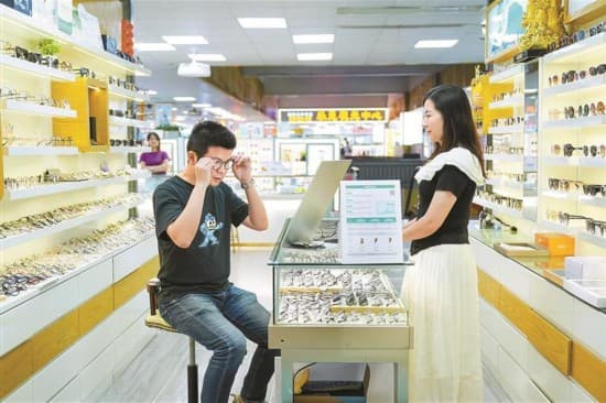 透过这副眼镜，看到深圳产业“护城河”