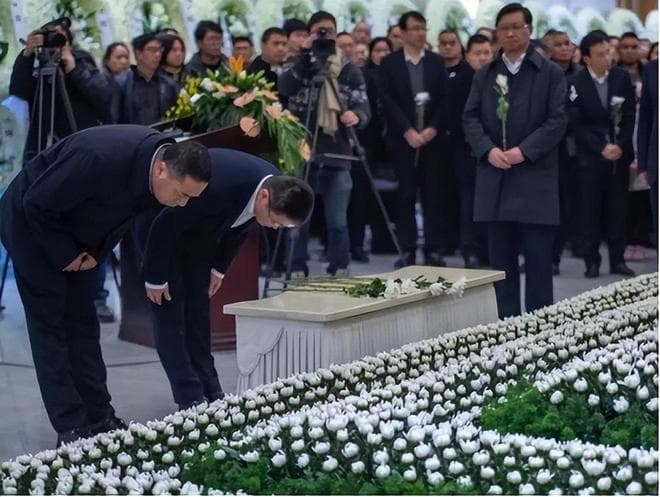 农村吊唁鞠躬时，为啥不说“二鞠躬”，而要说“再鞠躬”？