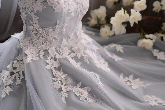 迎宾服装：为婚礼增添精彩时尚的一笔
