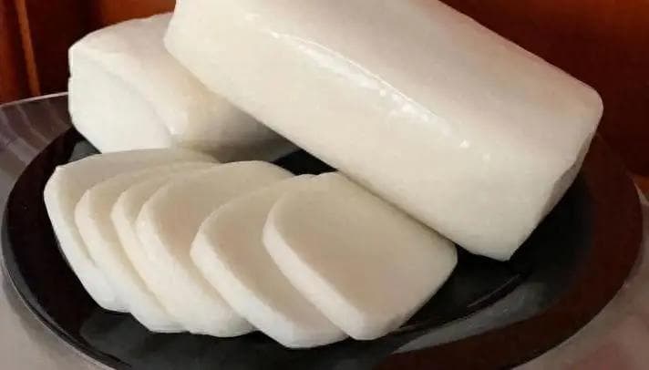 云南十大特色小吃：从饵块到油炸蜂蛹，每一道都是舌尖上的惊喜