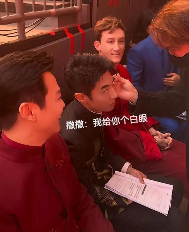 春晚主持人大揭秘：从选拔到幕后，这些故事你可能不知道