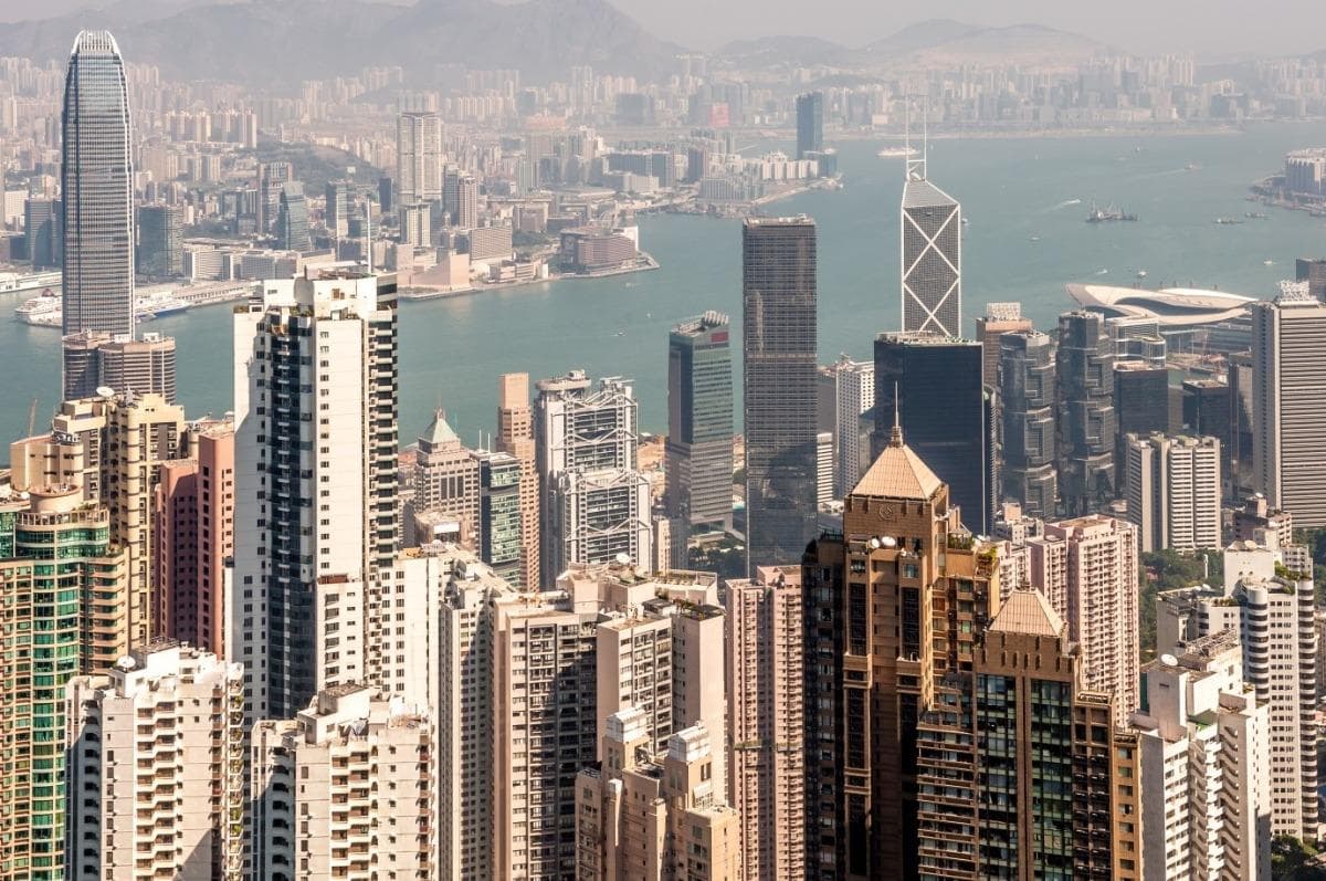 全球生活成本最高城市排名出炉：香港三连冠，瑞士四城跻身前十
