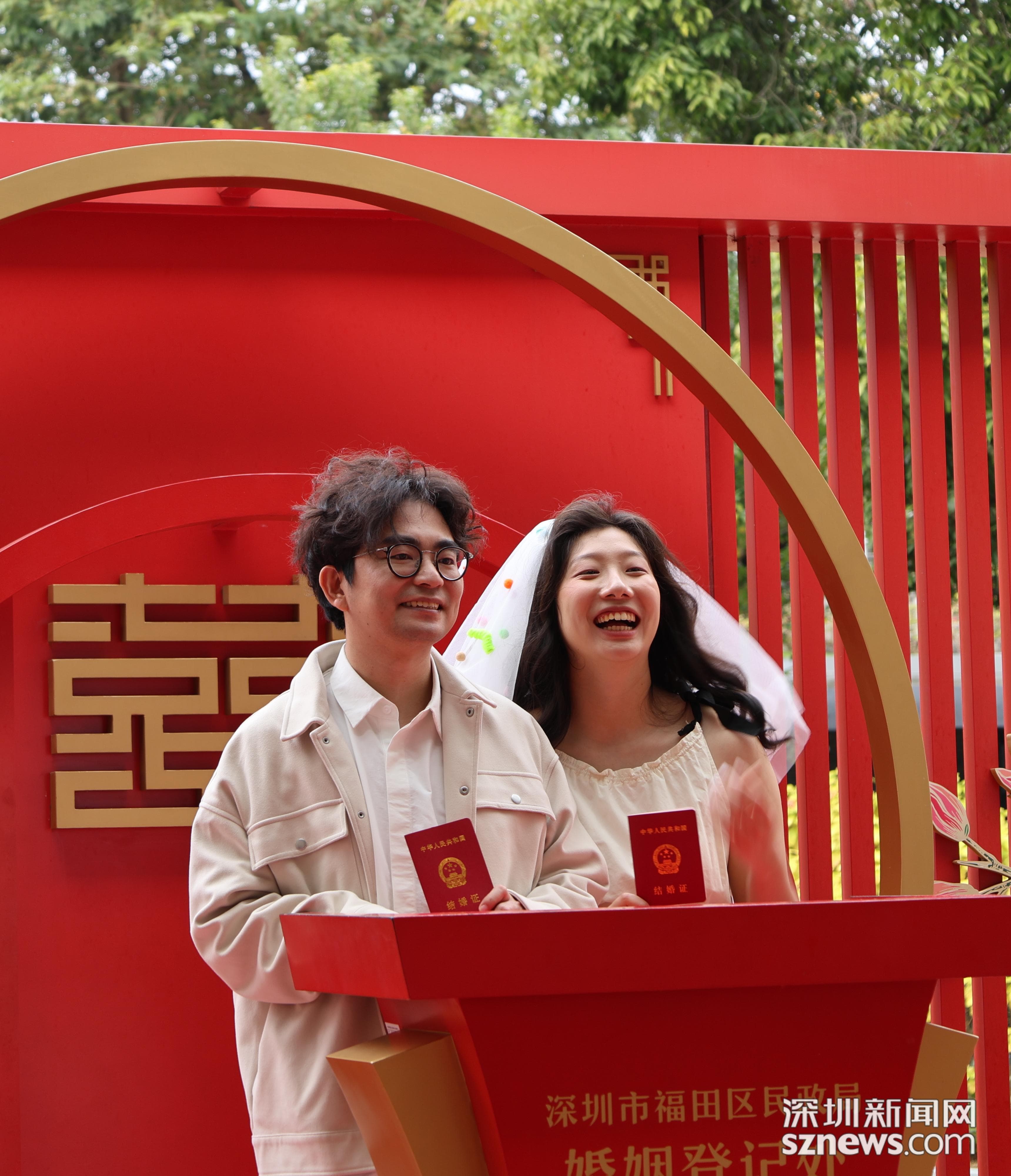 情人节出现结婚登记“小高峰” 深圳988对新人领证