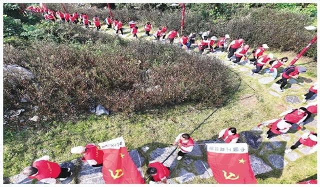 精神的传承永远不会结束——“纪念红军长征出发九十周年·重走长征路”活动首日见闻