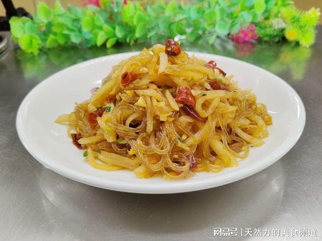 萝卜丝炒粉条：一道美味可口的下饭菜