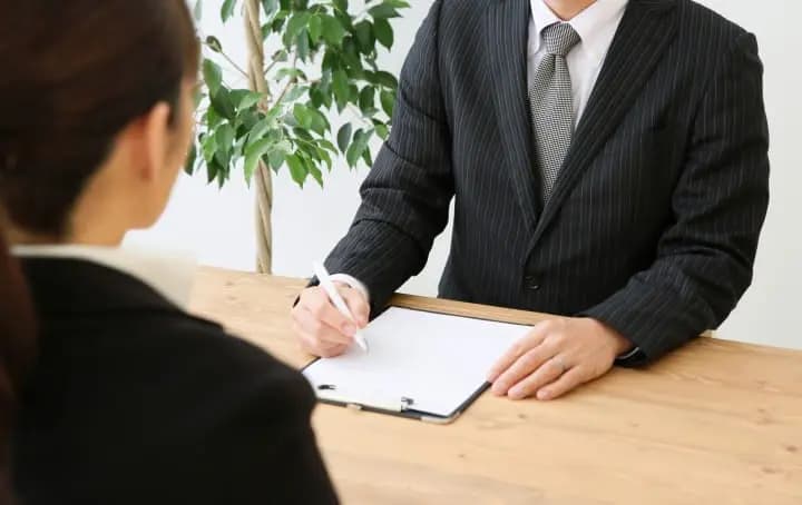 如何在日本成为正社员：履历制作、面试礼仪与职场基本礼仪全攻略